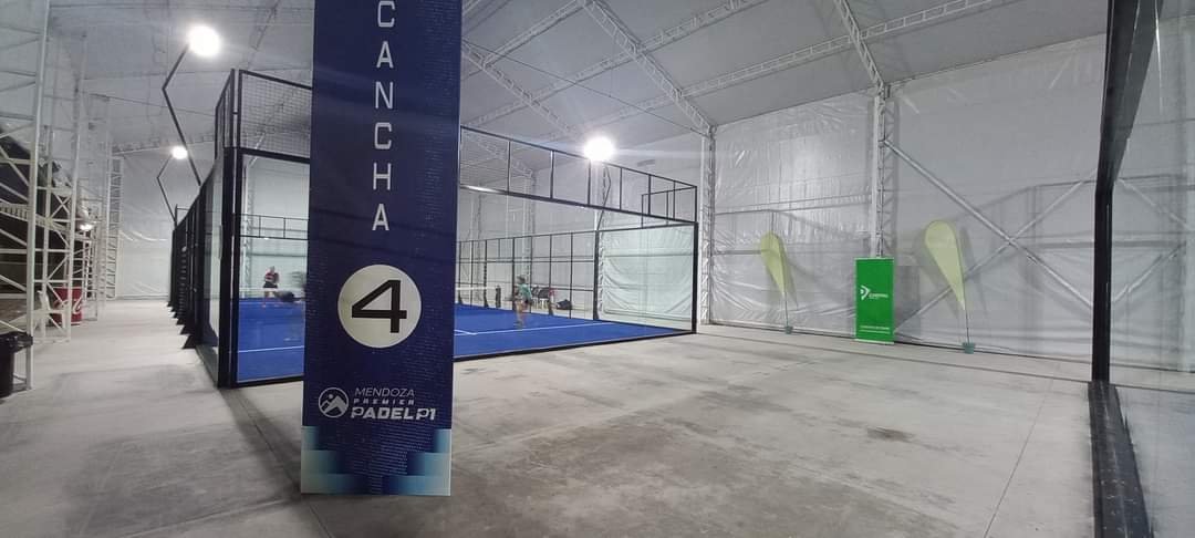 Cancha indoor Mendoza PadelCBA Cristal