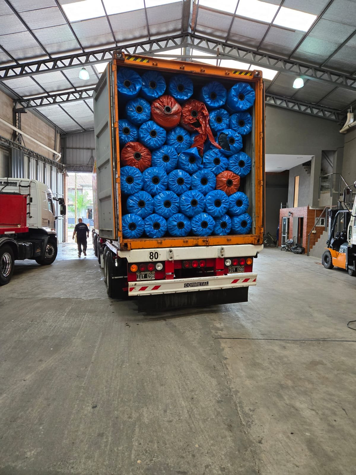 Cargamento de cesped sintetico para padel — importado directamente desde fabrica