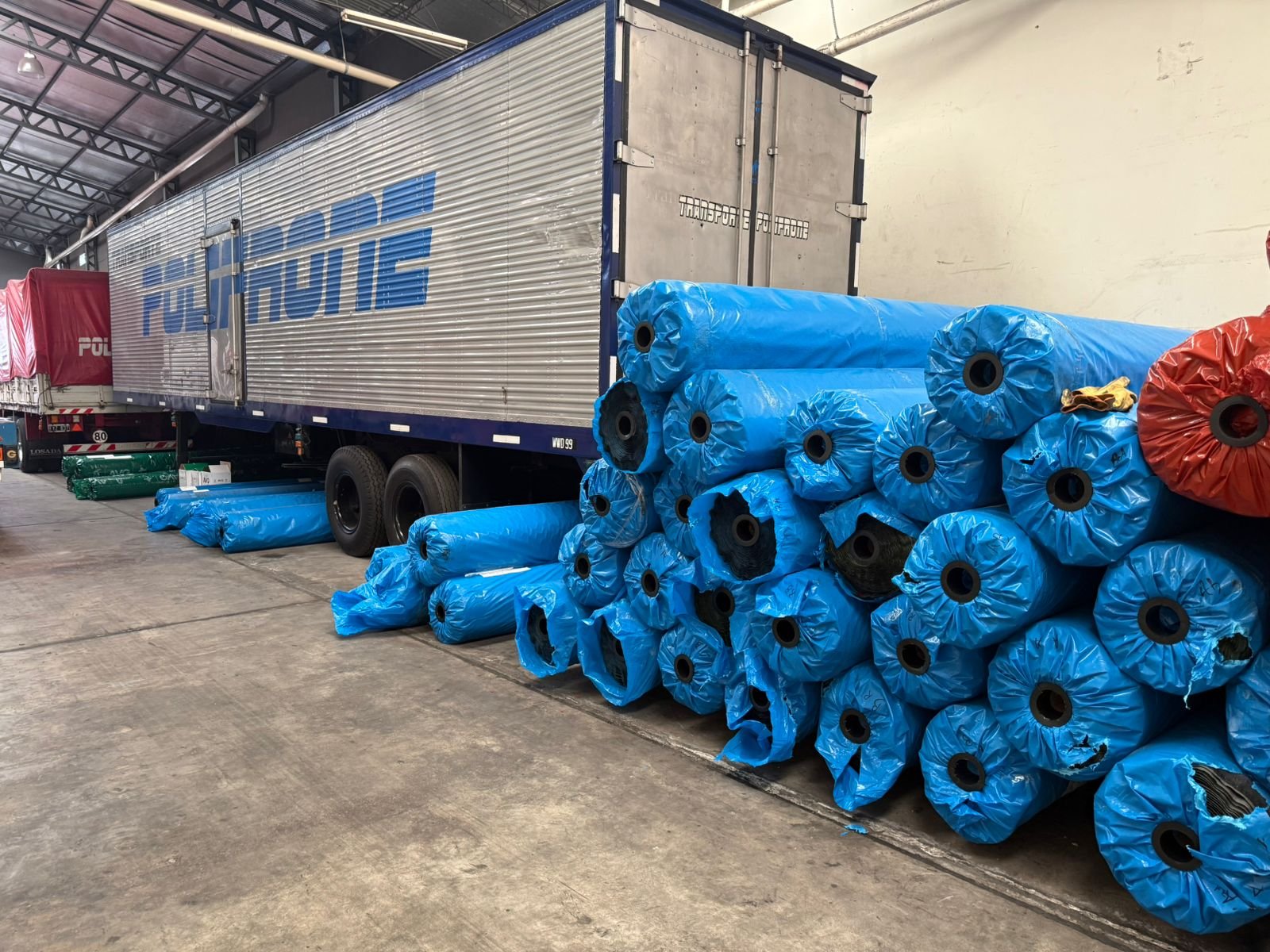 Rollos de cesped sintetico en deposito — importacion directa PadelCBA Cristal